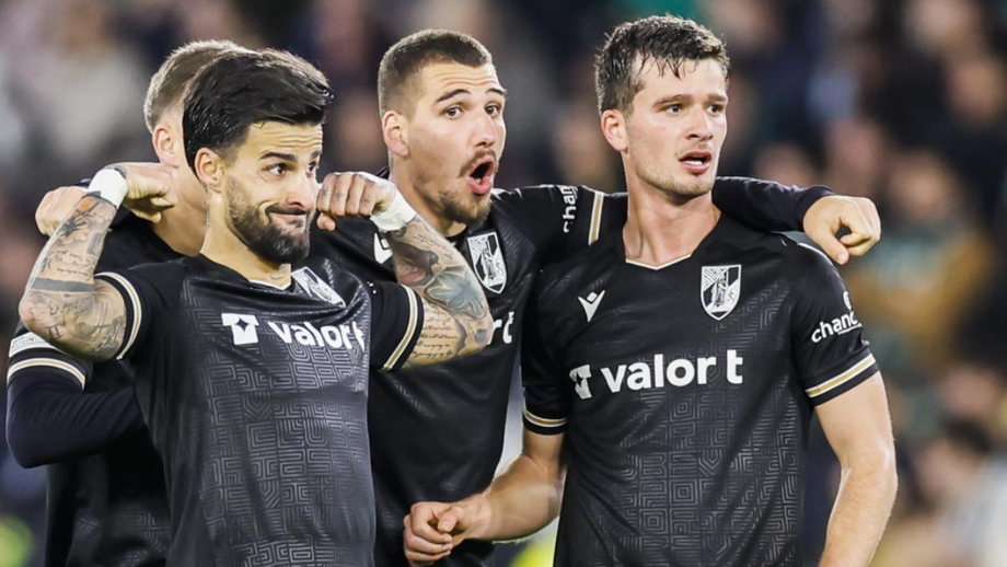 Jogadores do V. Guimarães festejam golo ao Betis