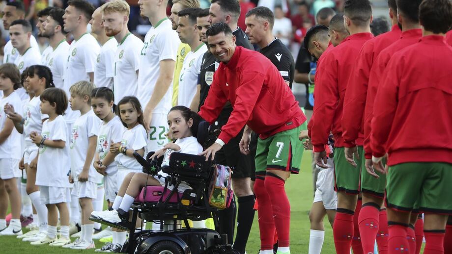 Ronaldo com criança portadora de deficiência motora
