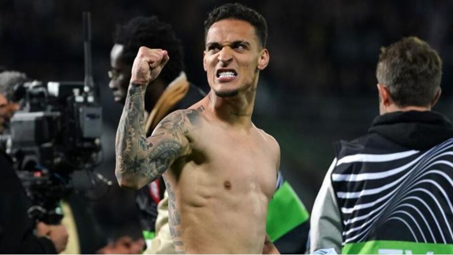 Antony festeja apuramento