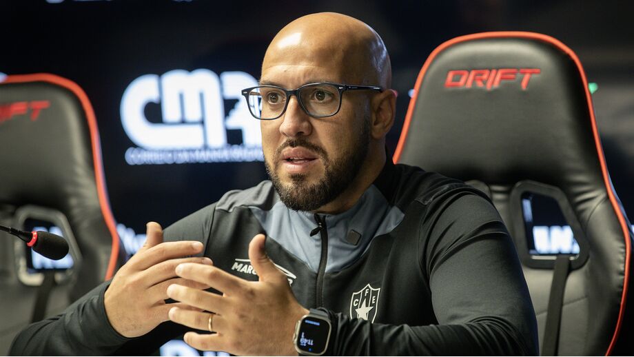 José Faria em conferência de imprensa