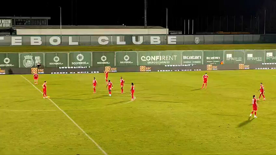 Técnico não gostou do que viu e mostrou-o