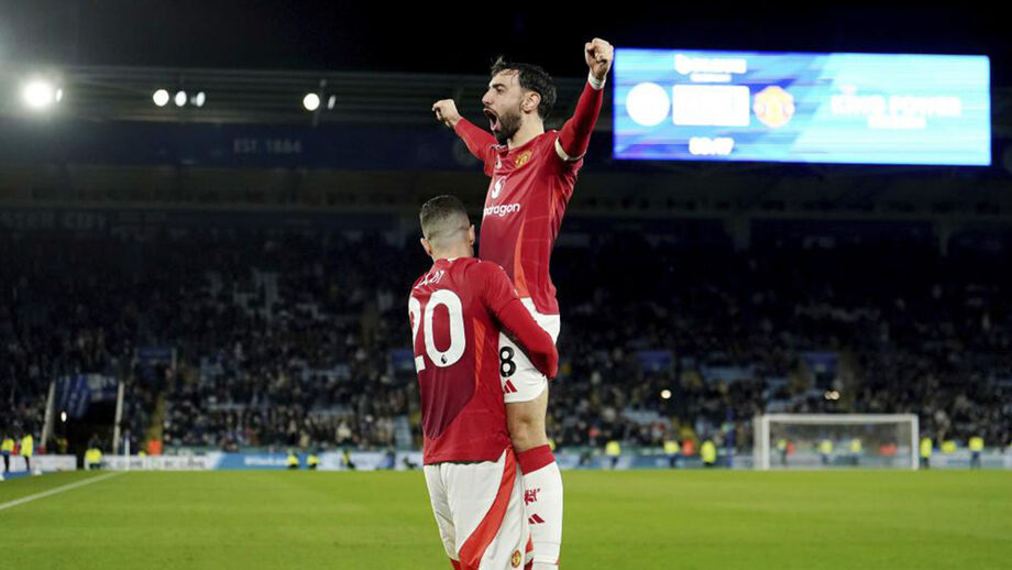 Bruno Fernandes celebra com Dalot