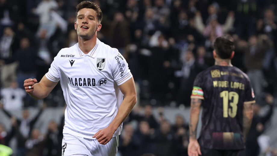 Tomás Händel festeja golo pelo Vitória SC