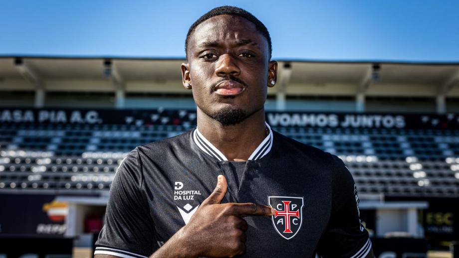 Beni Mukendi no dia da apresentação como jogador do Casa Pia