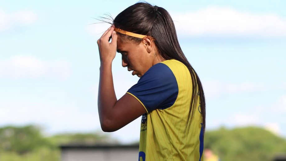 Abandonada pelo pai, abusada pelo padrasto e salva pelo futebol: a emocionante história de Debinha