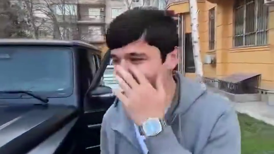 Jogador do Manchester City não escondeu a emoção após receber... chave na mão