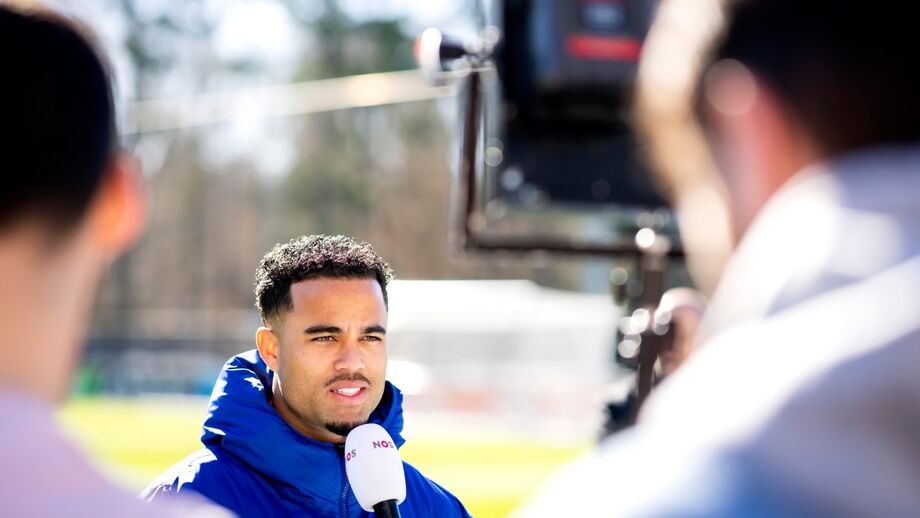 Kluivert nos trabalhos da seleção laranja