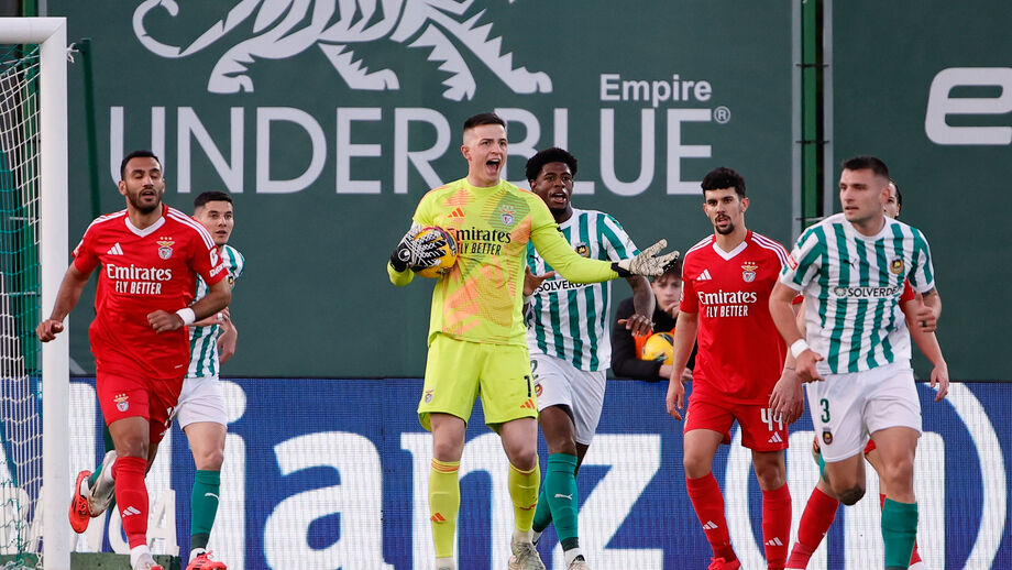 Trubin em ação pelo Benfica frente ao Rio Ave