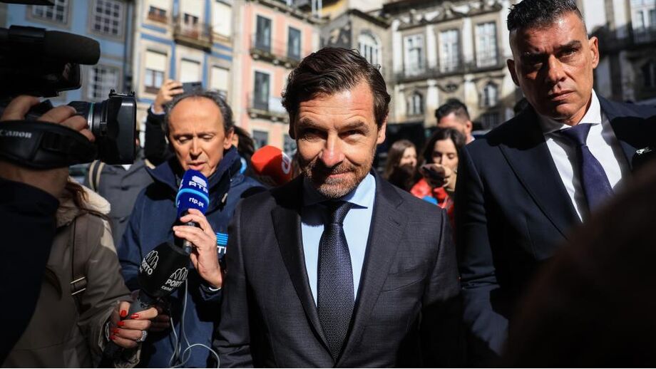 Villas-Boas à chegada ao Tribunal de São João Novo esta quinta-feira