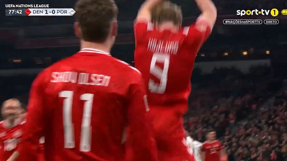 Hojlund celebra à Ronaldo