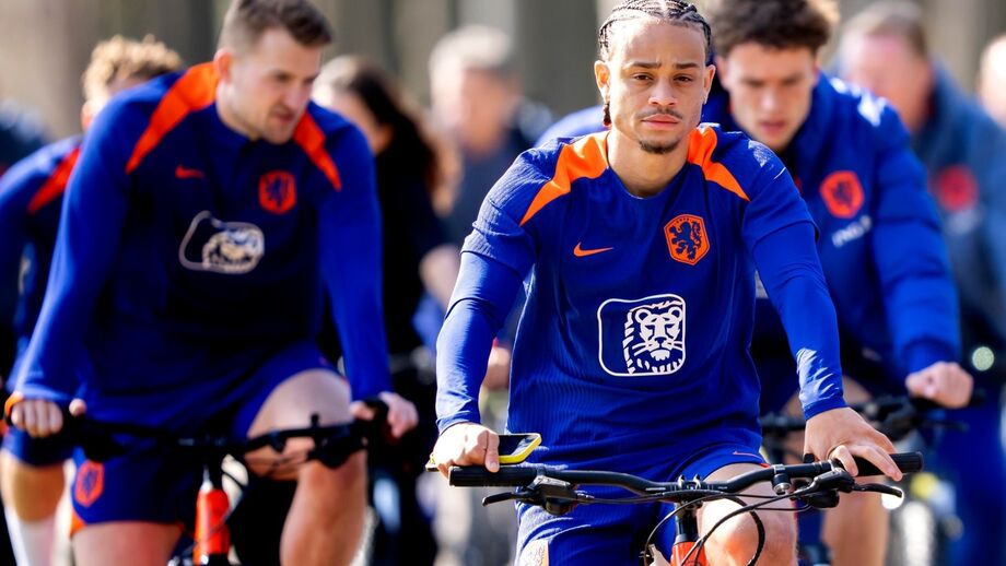 Xavi Simons a liderar o 'pelotão' da Holanda