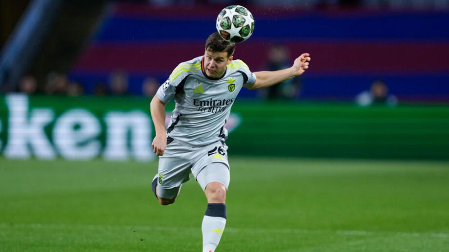 Dahl em ação diante do Barcelona