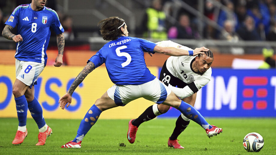 Calafiori em ação no Itália-Alemanha