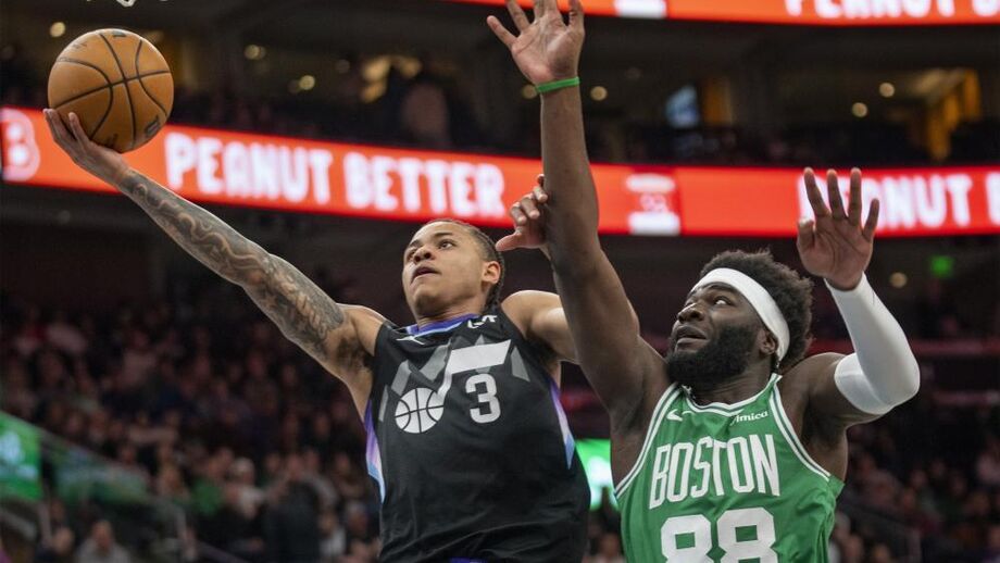 Neemias Queta, na foto com Keyonte George dos Utah Jazz