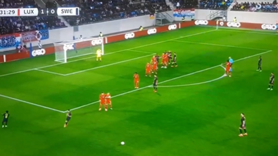 Lance caricato com Dalh e Elanga no Luxemburgo-Suécia