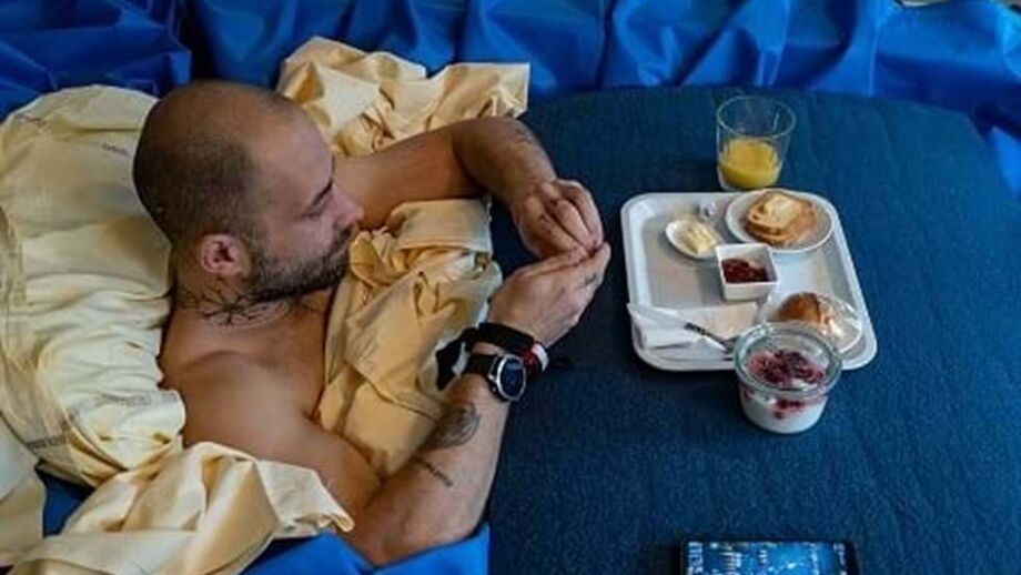 Voluntário terá de permanecer deitado e imerso numa banheira com água