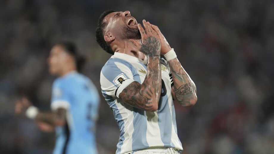 Otamendi jogou os 90' no Uruguai e deve ser titular com o Brasil