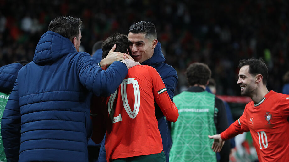 Cristiano Ronaldo celebra com Trincão