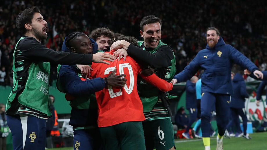 Jogadores de Portugal festejam