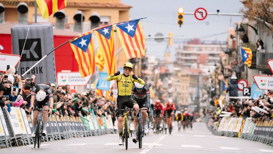 Matthew Brennan vence 1.ª etapa da Volta à Catalunha