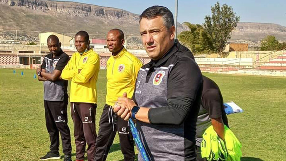 Paulo Torres vai continuar em Angola