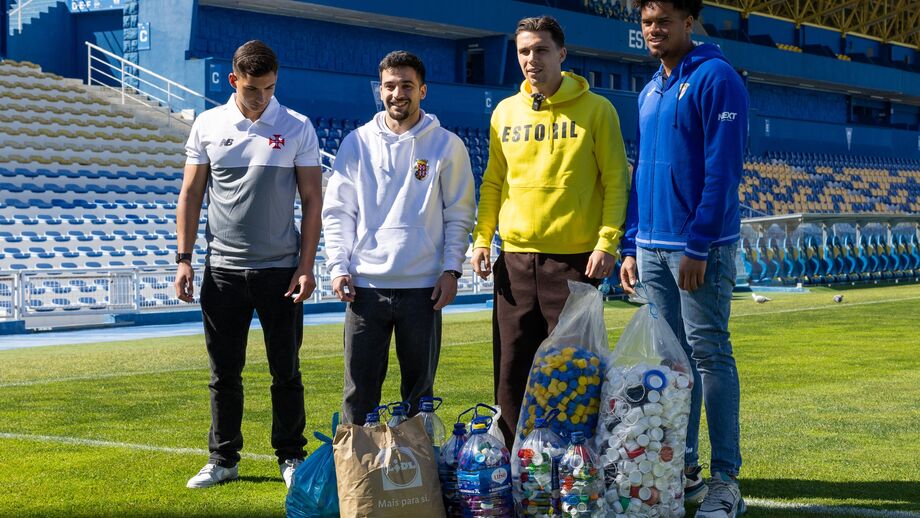 Diogo Brasido, Rafael Pinto, Pedro Amaral e Fábio Duarte com as tampas  e Rafael Pinto (Caldas)