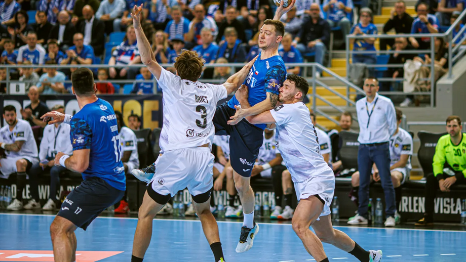 Polacos na frente no playoff