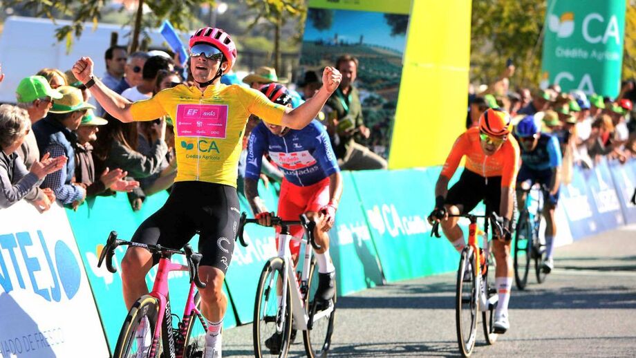 Noah Hobbs vitorioso