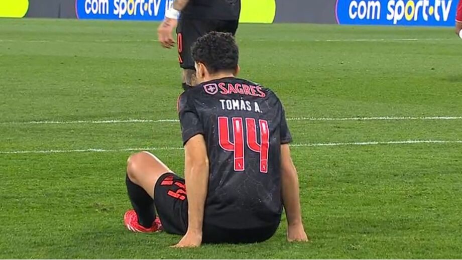 Tomás Araújo com queixas