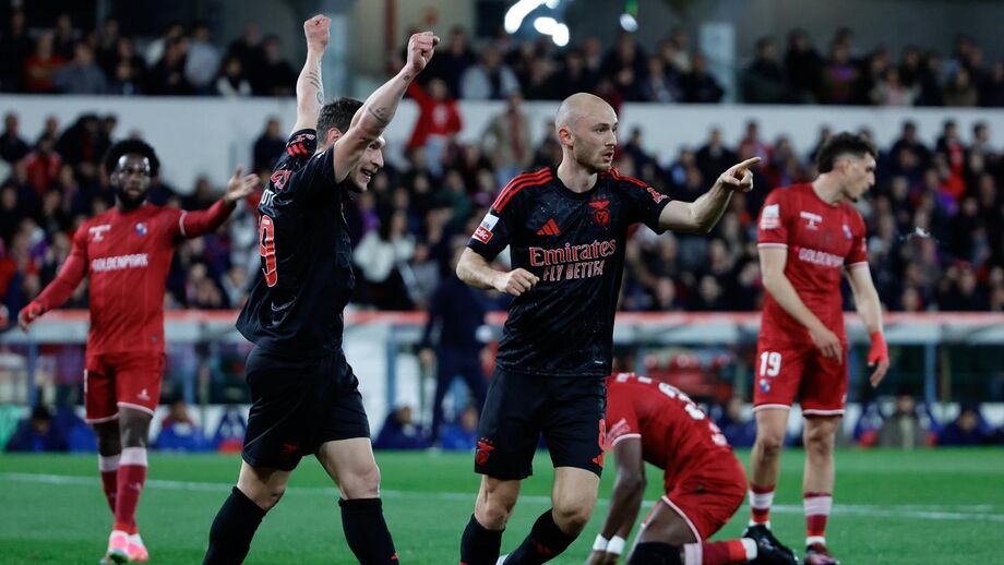 Aursnes celebra o primeiro golo no jogo com o Gil Vicente