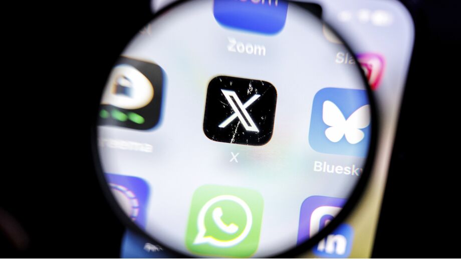 Chatbot Grok, da xAI, já está integrado na plataforma