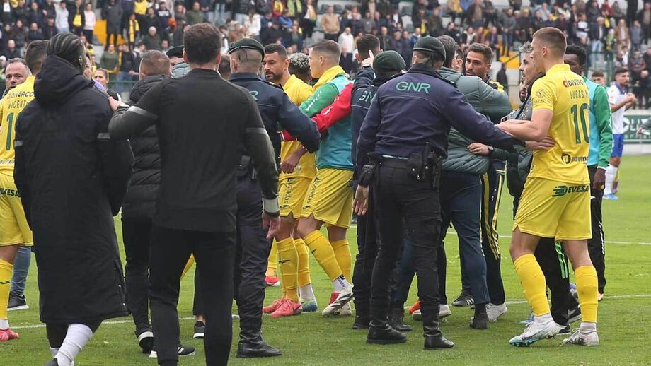 O jogo em Paços de Ferreira terminou em confusão
