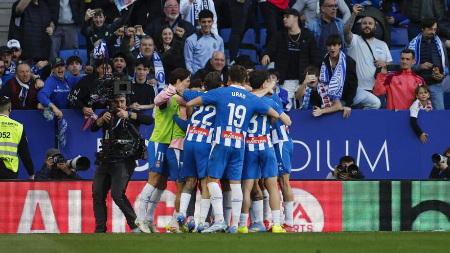 Jogadores do Espanyol a festejar