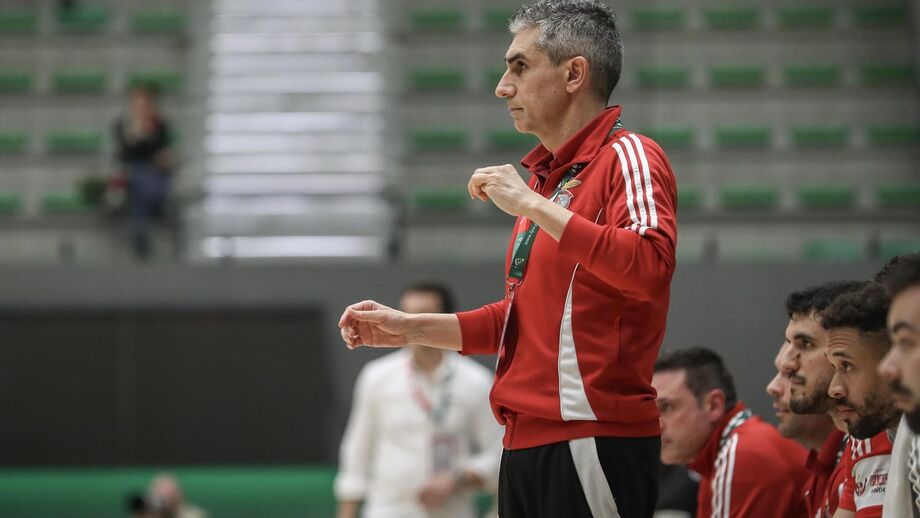 Jota Gonzalez dá a tática