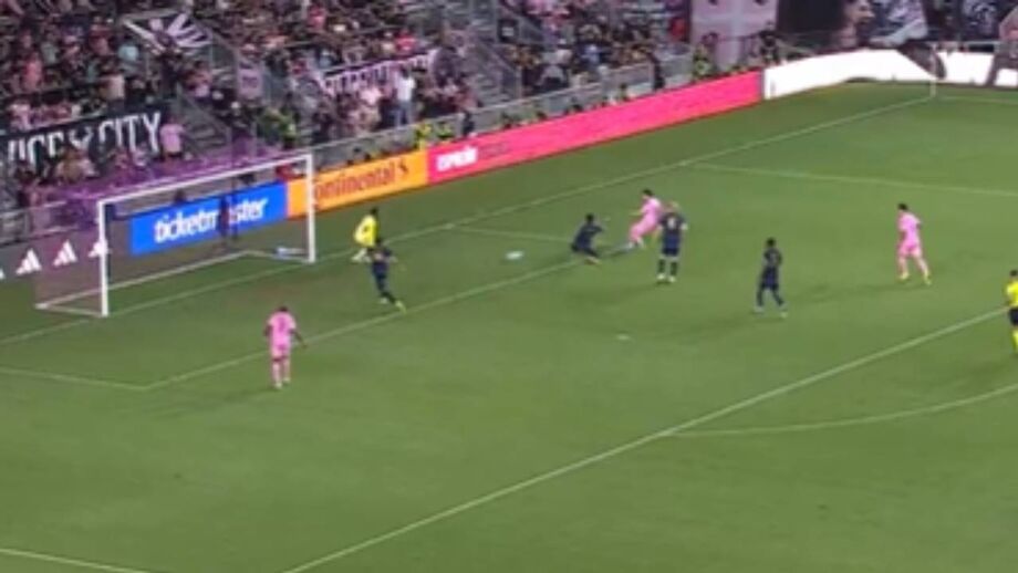 Começou no banco e marcou apenas dois minutos depois de entrar, na segunda parte