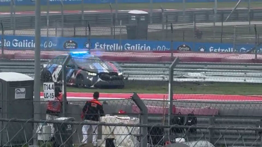 Bólide despistou-se numa pista totalmente alagada