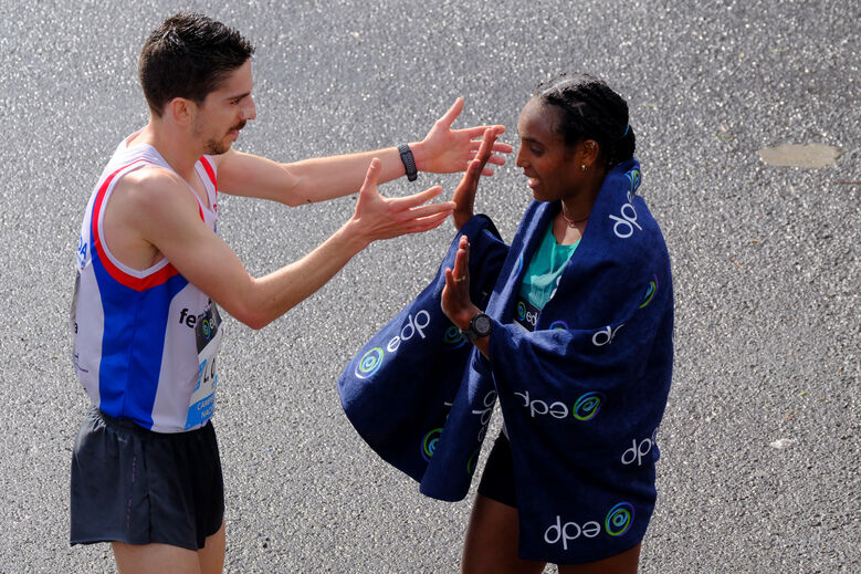 Tsigie Gebreselama, aqui com Luís Oliveira, fixou a 10.ª melhor marca de sempre