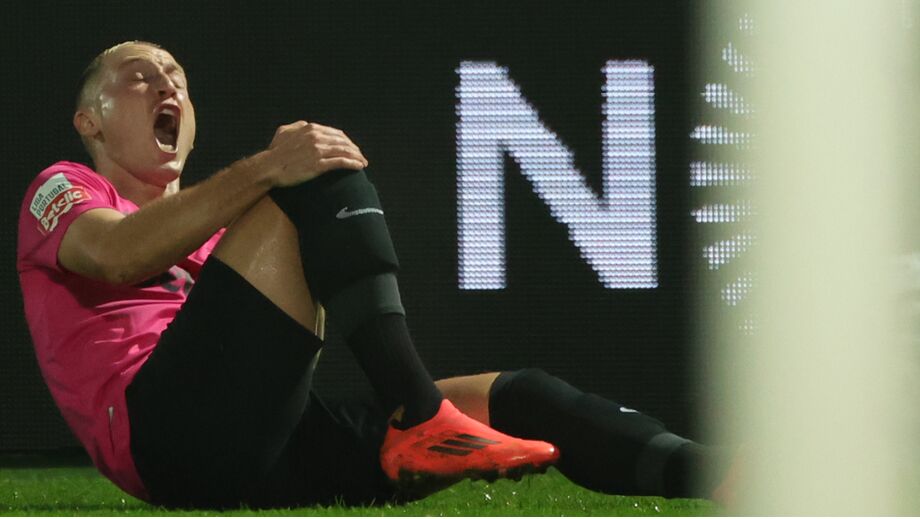 Nuno Santos no momento da lesão em Famalicão