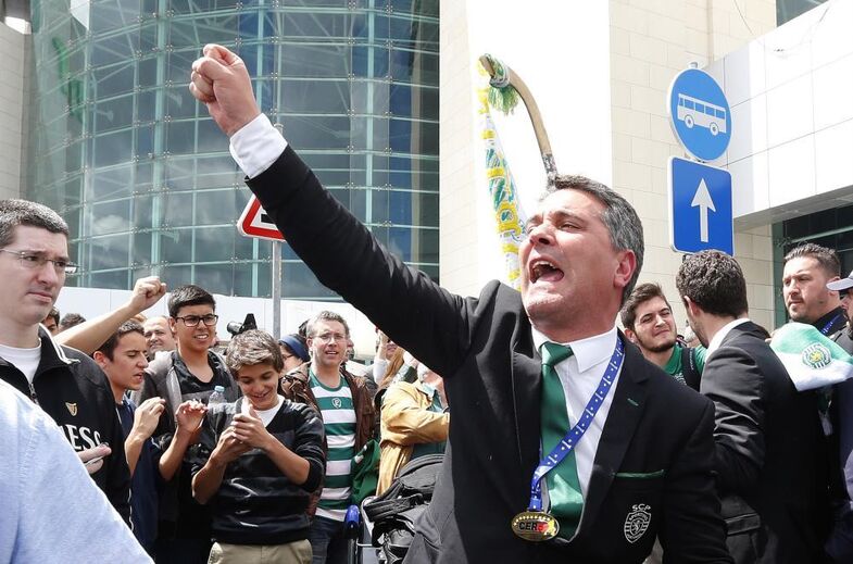 Nuno Lopes na chegada ao Aeroporto Humberto Delgado