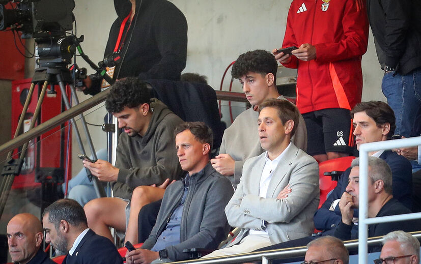 Tomás Araújo (mais à esquerda) e Manu Silva assitiram ao regresso de Tiago Gouveia