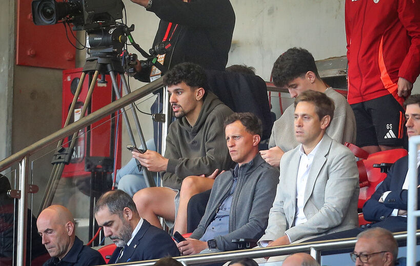 Tomás Araújo (mais à esquerda) e Manu Silva assitiram ao regresso de Tiago Gouveia