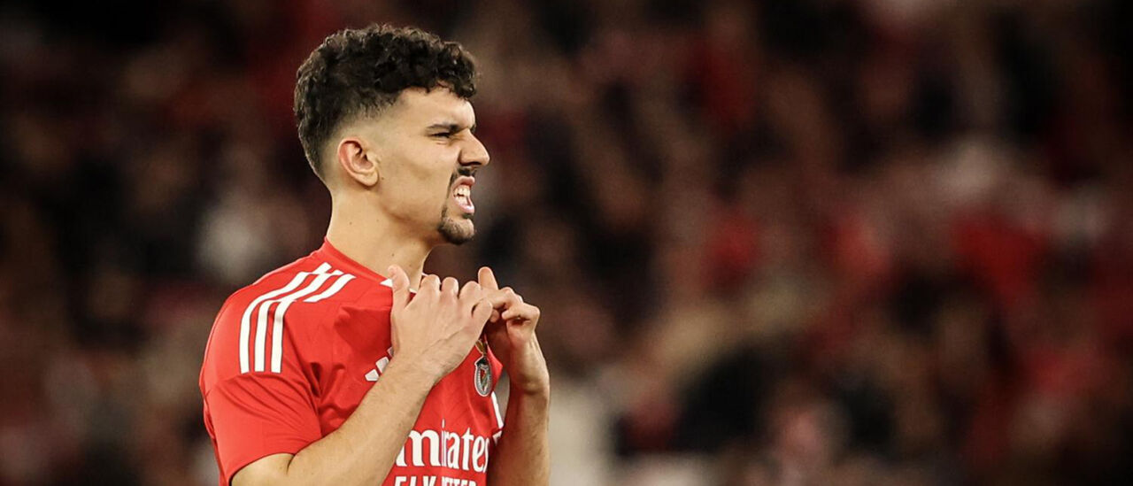 Jovem  tem sido forçado a sair mais cedo em vários jogos  devido às dores 