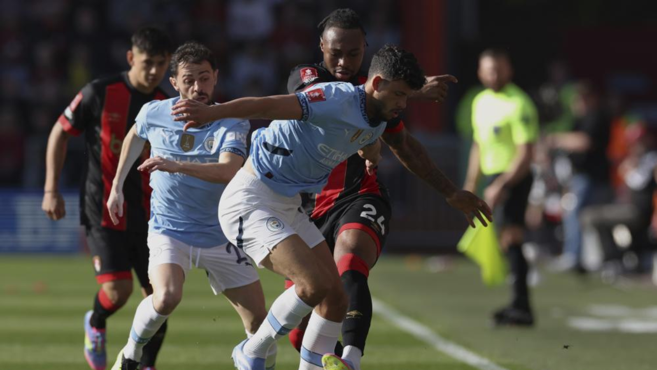 Matheus Nunes, jogador do Manchester City, durante um jogo contra o Bournemouth