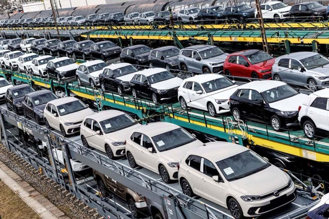 Multa da União Europeia vai afetar 15 fabricantes de automóveis que variam entre a BMW e a Volkswagen europeias, e a Hyundai e a Suzuki asiáticas