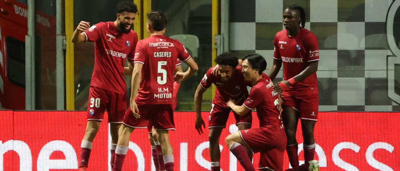 Pablo festeja com os companheiros de equipa