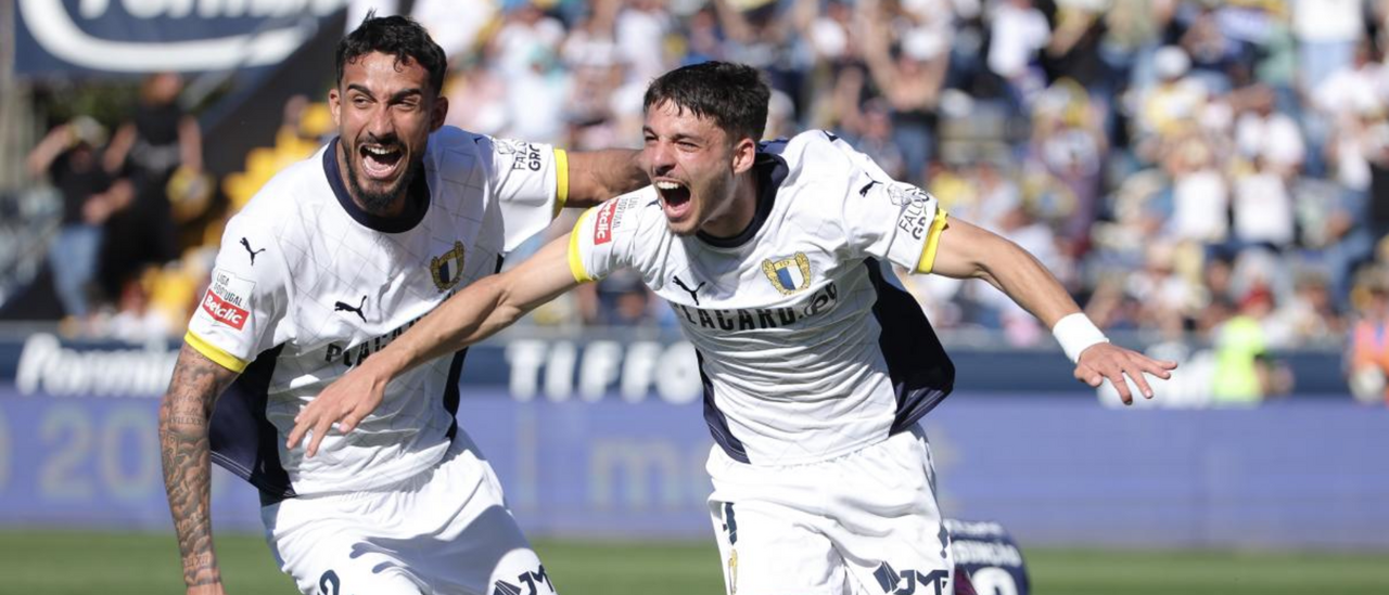 Jogadores do Famalicão comemoram o golo