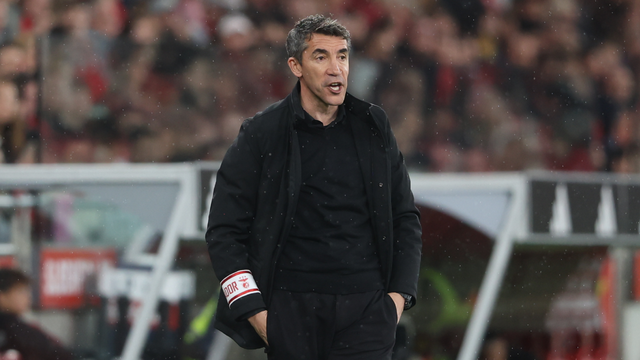 Bruno Lage durante o jogo contra o Farense, no Estádio da Luz