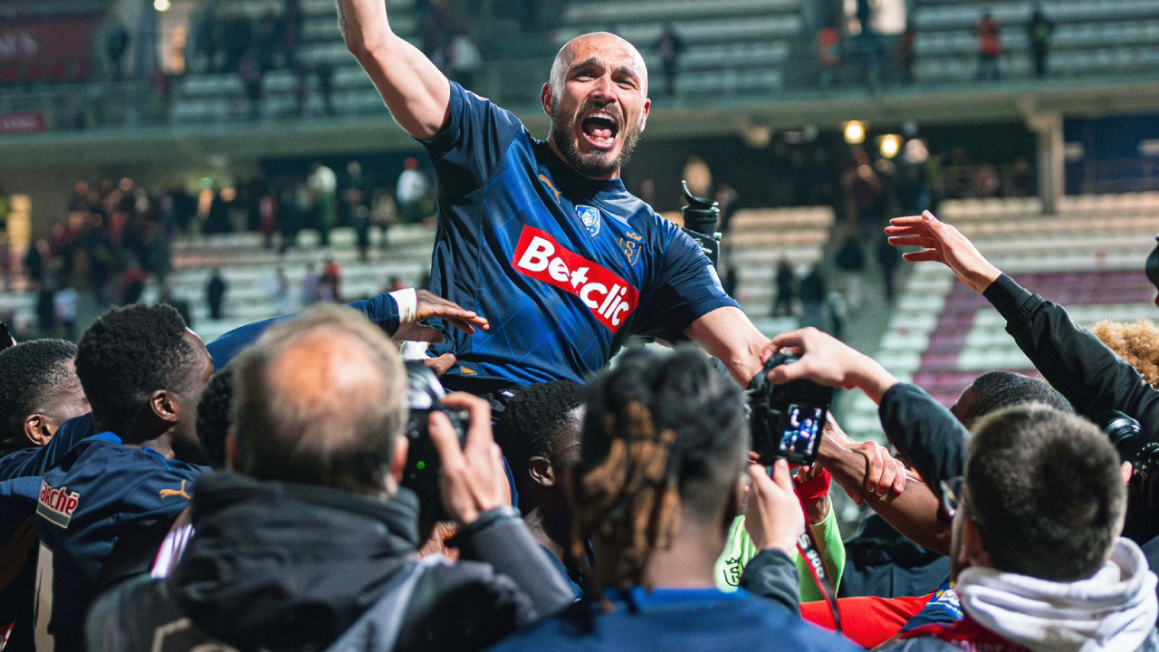 Jogadores do Reims celebram apuramento para a final da Taça de França