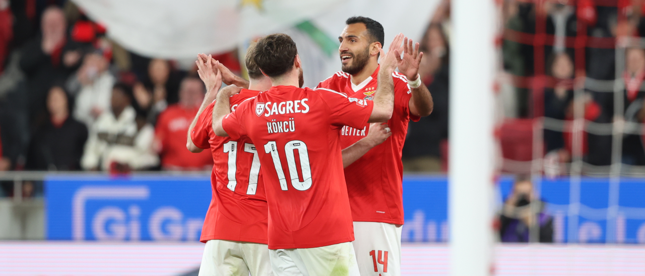 Pavlidis, Aktürkoglu e Kökçü celebram o golo do Benfica