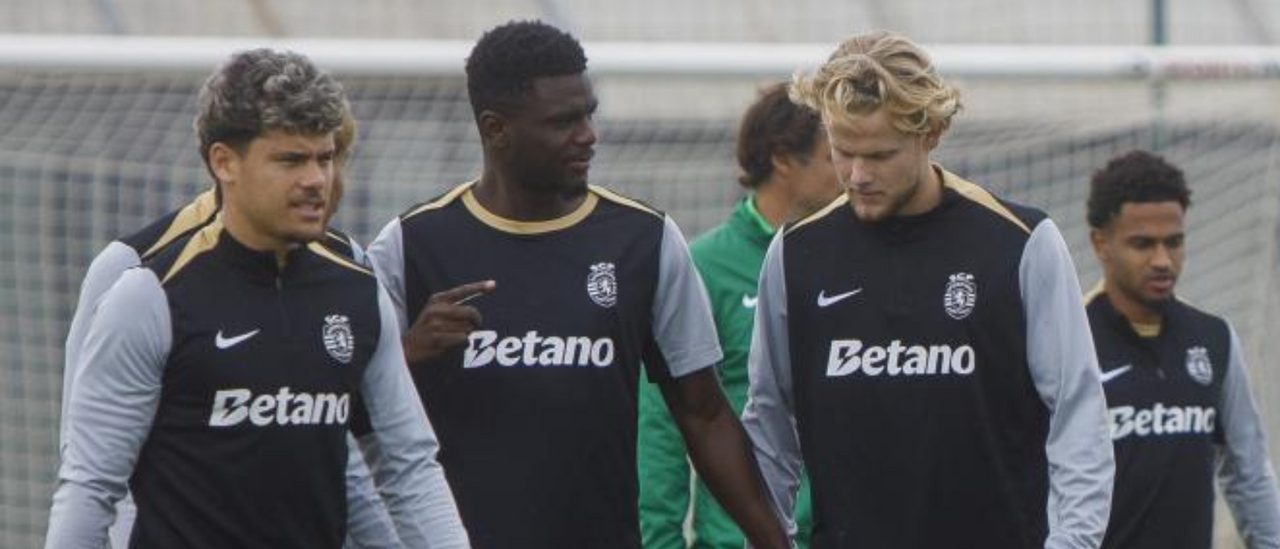 Maxi Araújo (à esquerda), Diomande (ao centro) e Hjulmand (à direita) durante o treino do Sporting
